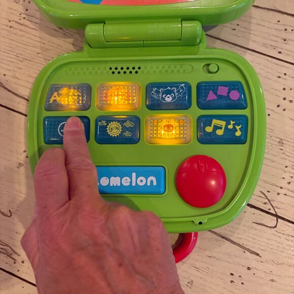CoComelon Sing and Learn Laptop Toy - Picture 6 of 8